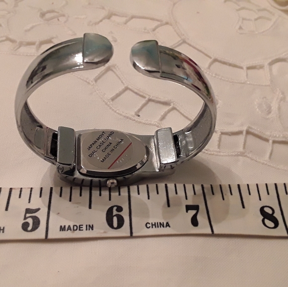 GENEVA LADIES BEAUTIFUL CRYSTAL QUARTS CUFF WATCH - Picture 8 of 13